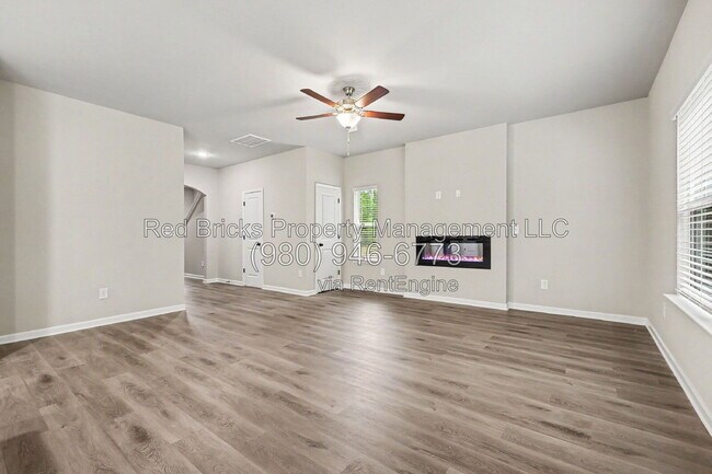 Building Photo - 2132 Clapham Ct