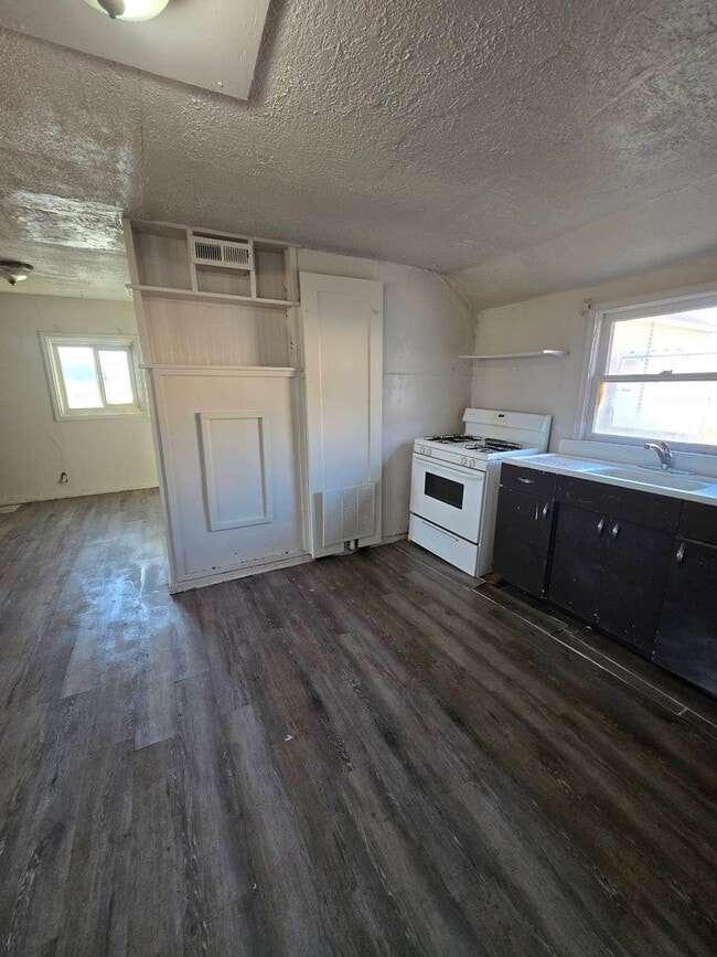Building Photo - Cute newly updated 1 Bedroom in Ogden