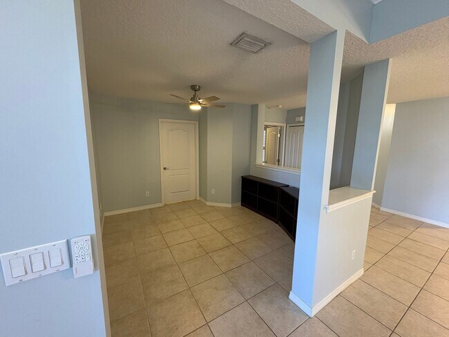 Building Photo - 1202 Makarios Dr