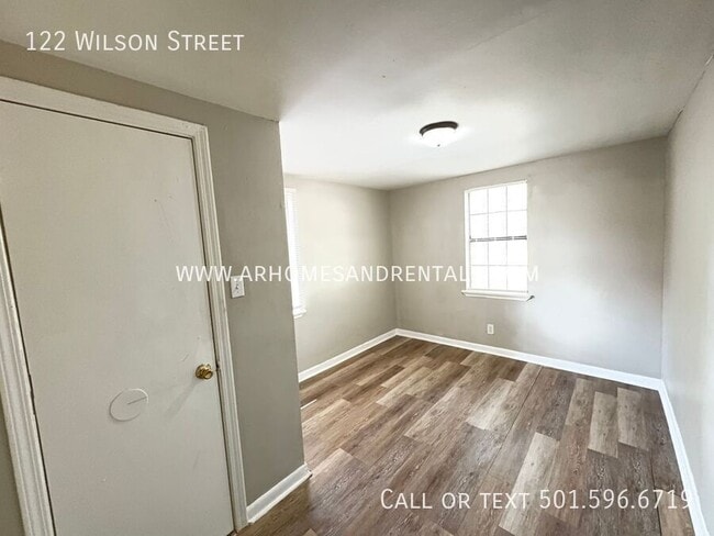 Building Photo - 122 Wilson St