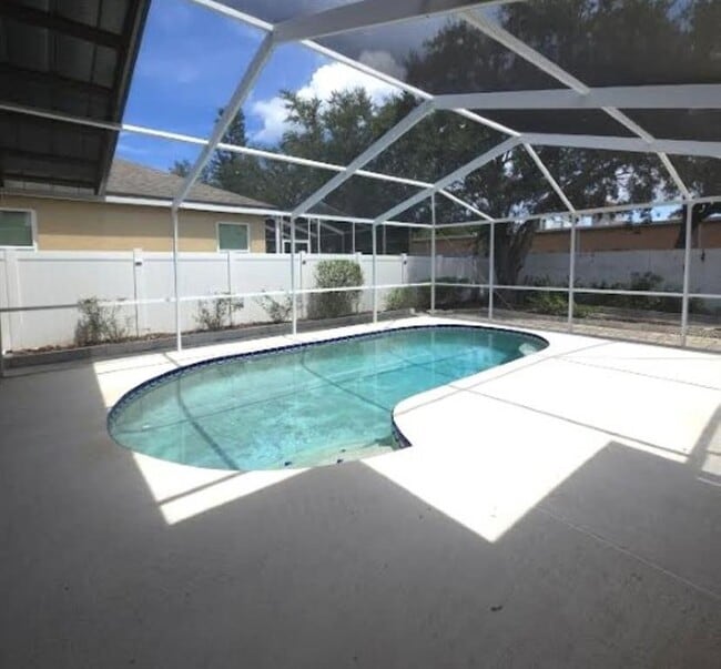 Building Photo - 18005 Palm Breeze Dr