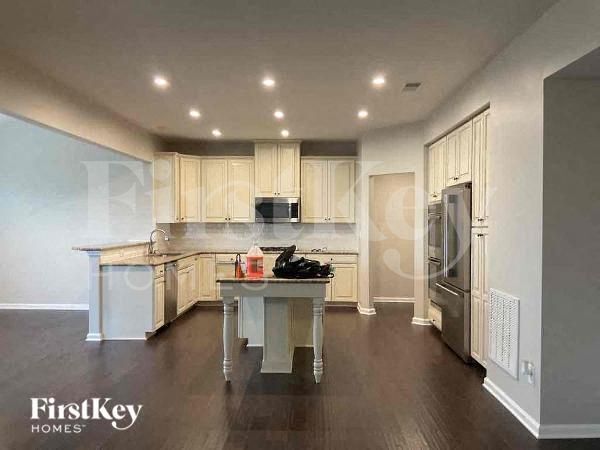 Building Photo - 1509 Scarbrough Cir SW