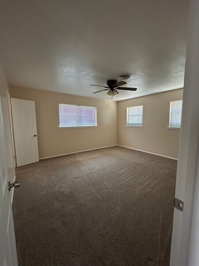 Building Photo - Recently reduced!!!  Beautiful home in a g...