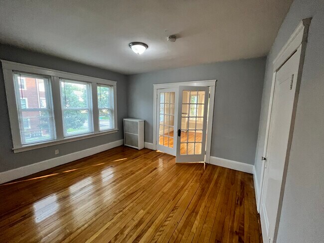 Primary Photo - 80 Lovell St