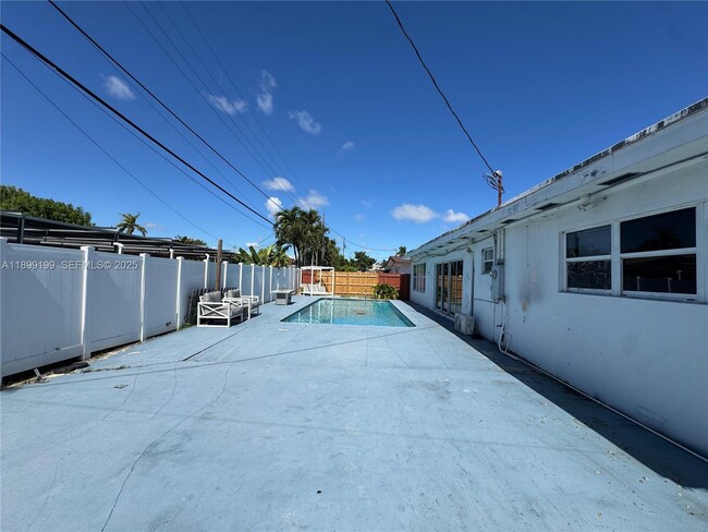 Building Photo - 19410 NE 19th Ave