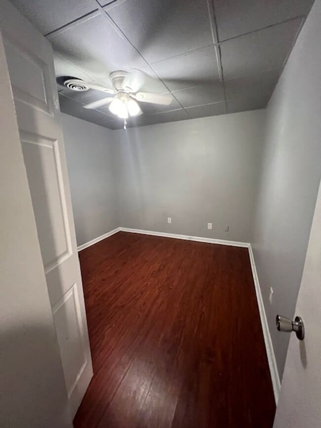 Building Photo - 504 Maplewood Dr