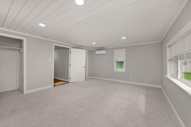 Building Photo - 9119 Amherst Dr