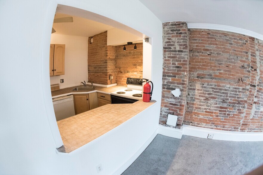 Building Photo - 335 W Miner St