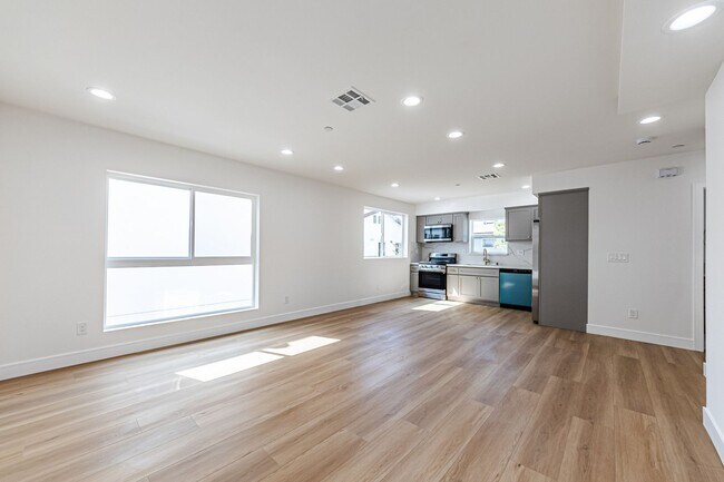 Building Photo - 2055 S Garth Ave