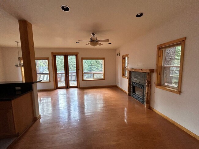 Building Photo - 1513 Crystal Air Dr