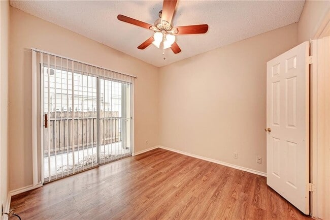 Building Photo - 914 W 26th St