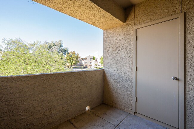 Building Photo - Move In Ready! Two Bedrooms - Tuscany Villas