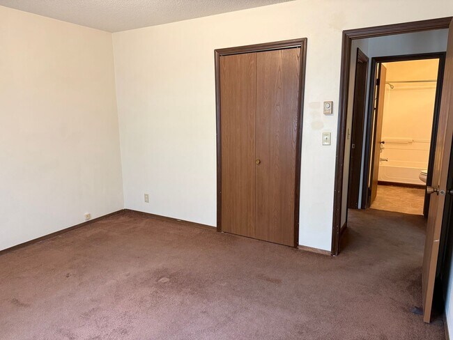 Building Photo - 1012 Sunset Ln