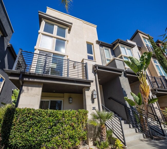 Building Photo - Resort Style 2BD Townhome in Origen at Civ...