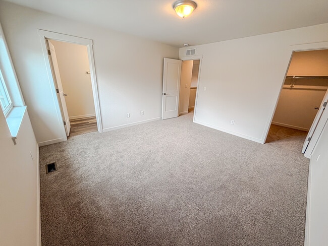 Building Photo - 1601 Elsie Jean Trl
