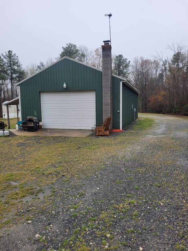 Building Photo - 216 Mozingo Rd