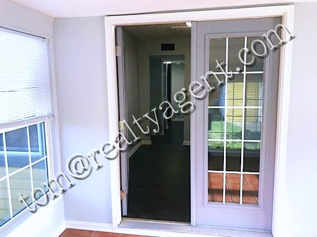 Building Photo - 1020 Dartmoor Ave