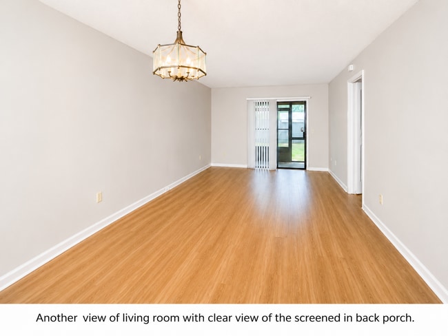 Building Photo - End Unit 2BR/2BA One-Level Condo with Screened Porch in Powder Springs
