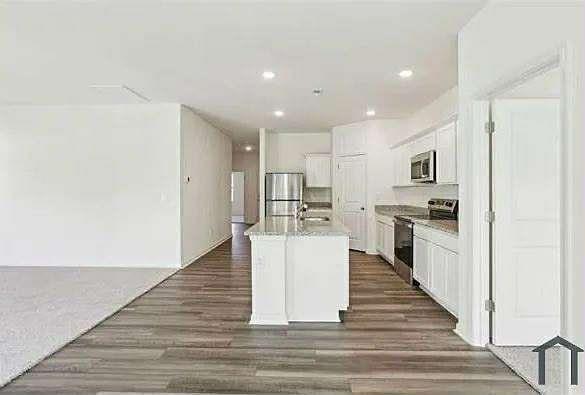 Building Photo - 4929 Mccoy Dr