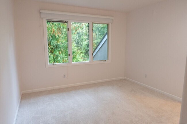 Building Photo - 4bd/3.75ba