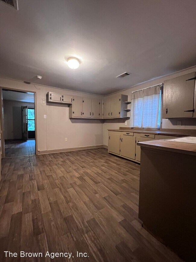 Building Photo - 2 br, 1 bath House - 1215 Connection Rd