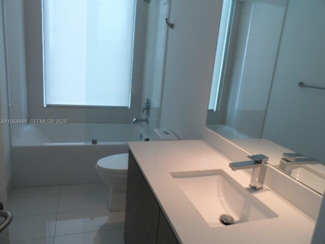 Building Photo - 460 NE 28th St