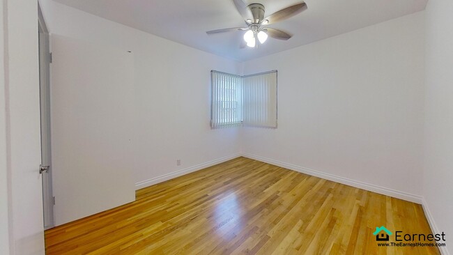 Building Photo - Bright 3-Bedroom + 2-Bathroom Home in Vall...