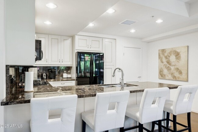 Building Photo - 7151 E Rancho Vista Dr