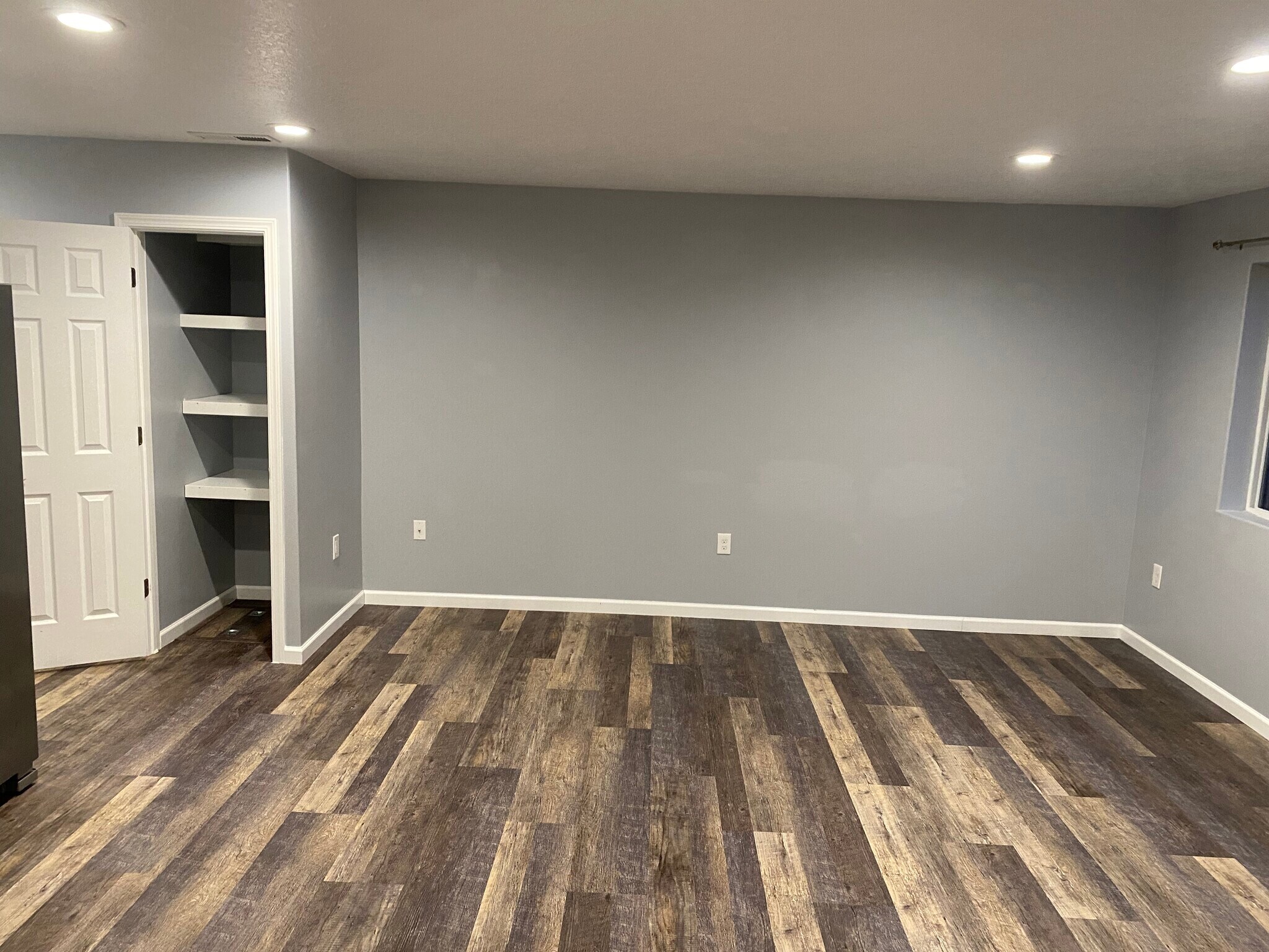 main living space and closet - 2209 Jefferson Ct SE