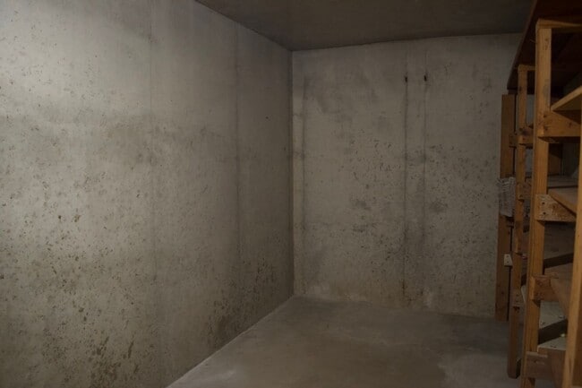 Building Photo - 3 Bedroom House Next To Columbia Regional ...