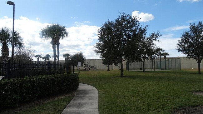 Building Photo - 605 Rochester Loop