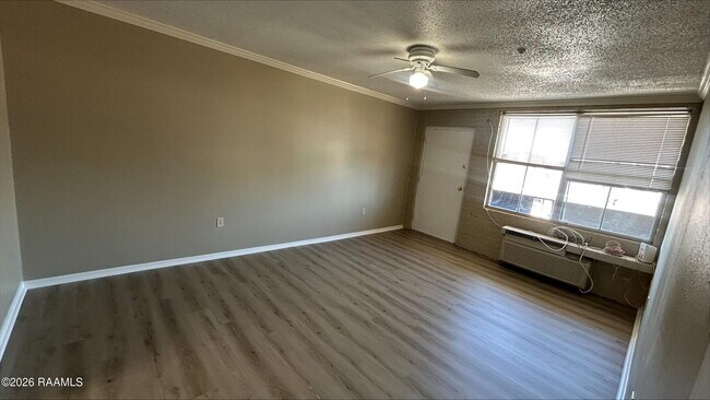 Building Photo - 3101 Highland Rd