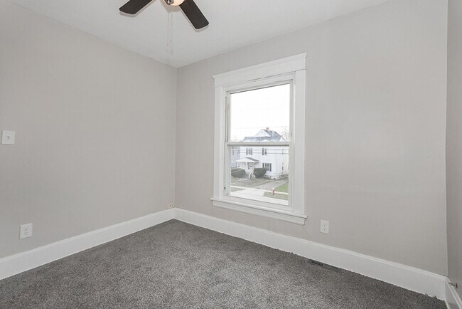 Building Photo - 1025 W 23rd St