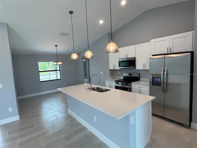Building Photo - 13180 Amaryllis Cir