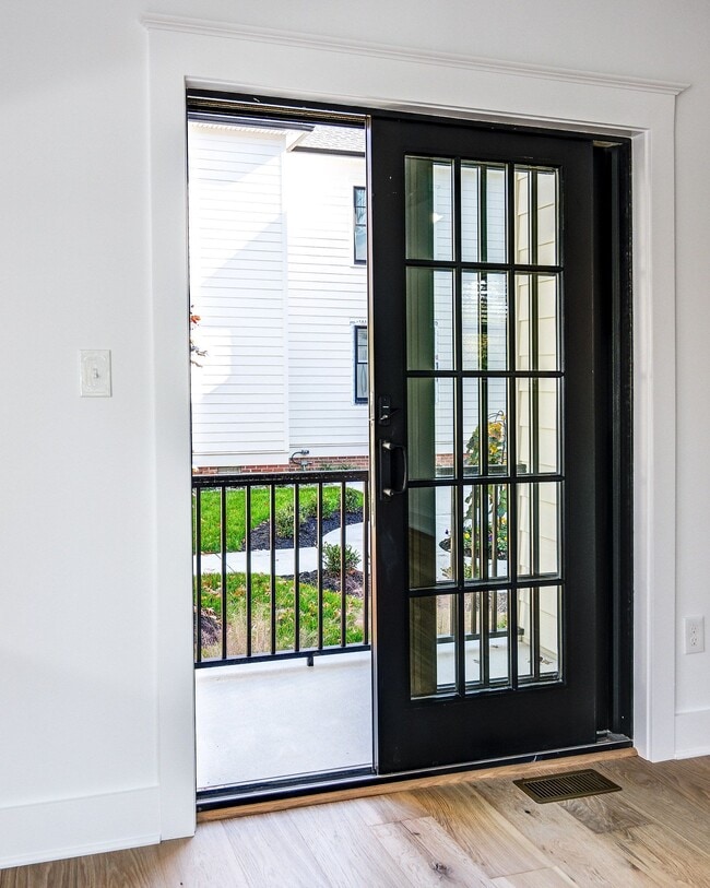 Building Photo - 20 E Redman Ave