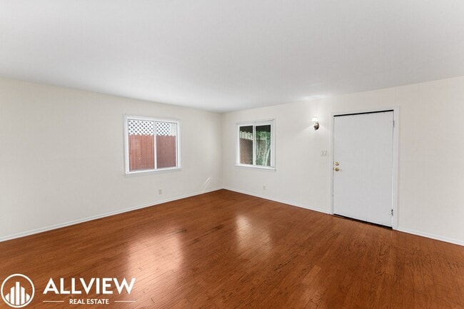 Building Photo - Charming 1-Bedroom Private Home with Backyard – 6-Month Lease with Month-to-Month Flexibility