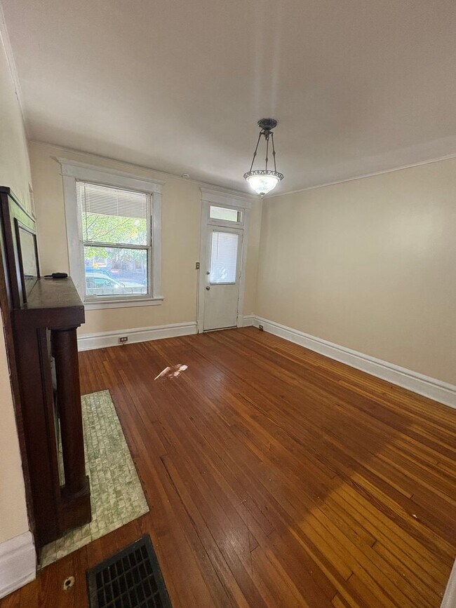 Building Photo - 2 bedroom Apartment Near German Village