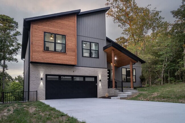 Building Photo - 4 Fleetwood Cir