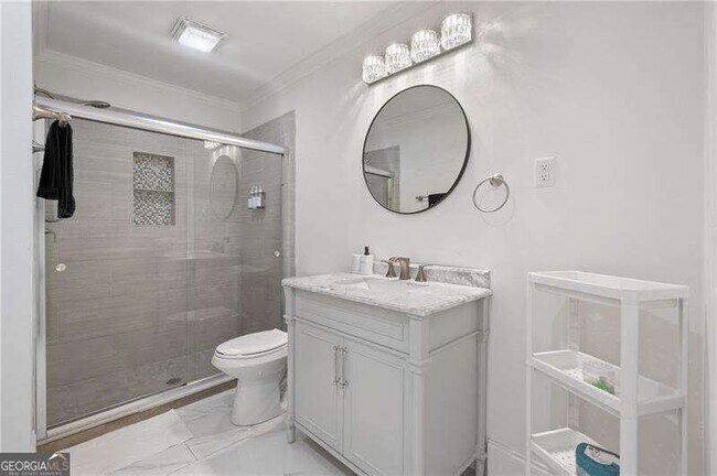 Building Photo - 1290 Glen Forest Way