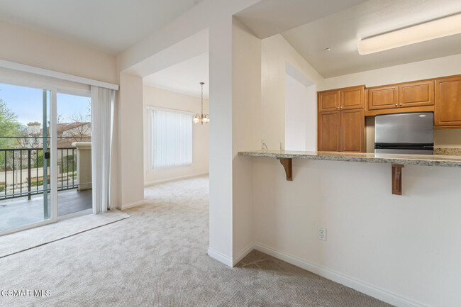 Building Photo - 453 Country Club Dr