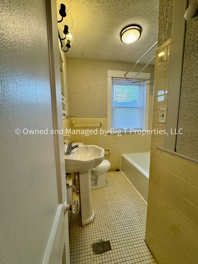 Building Photo - CUTE! 3bd Townhouse in Baynard Village