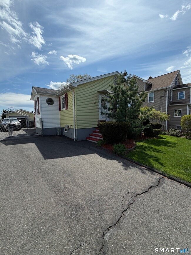 Building Photo - 23 Magnolia St