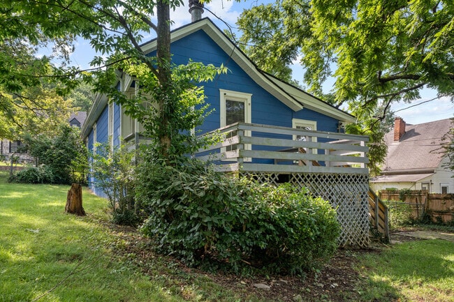 Building Photo - 707 Woodland Ave