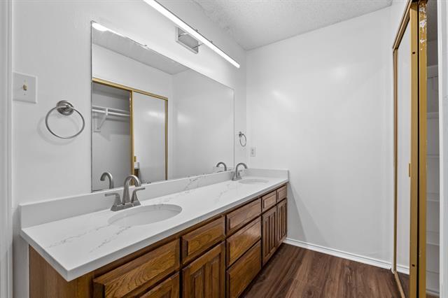 Building Photo - 6007 Brentcove Dr