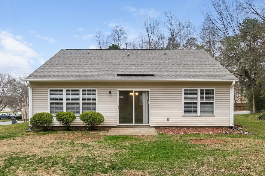 Building Photo - 135 English Hills Dr