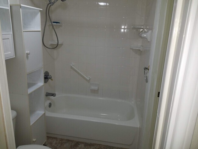 Building Photo - 6425 Southpoint Dr