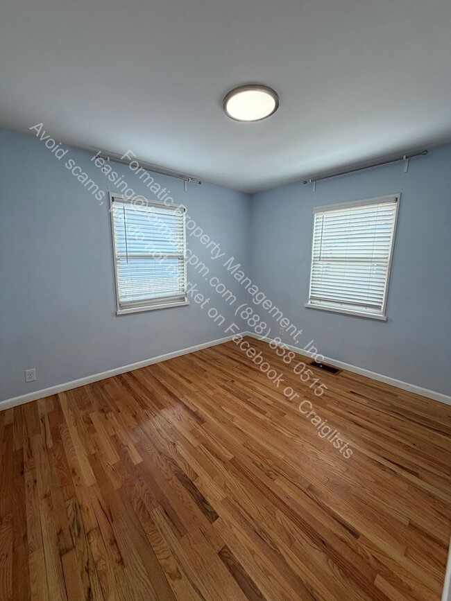 Building Photo - 2246 S Corona St