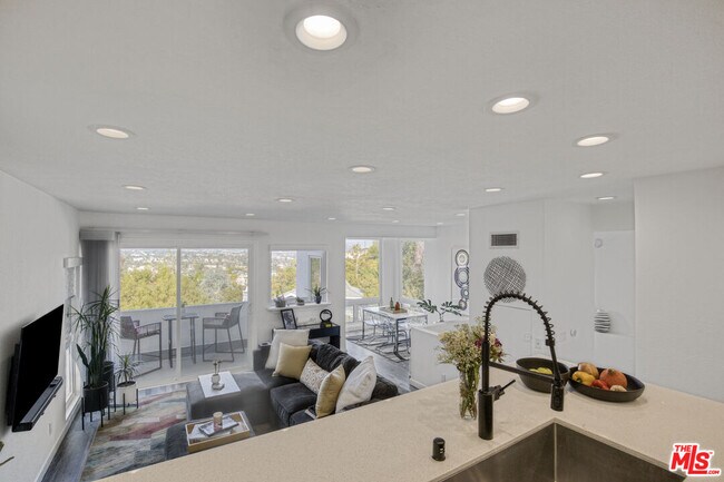 Building Photo - 4110 Vanetta Pl