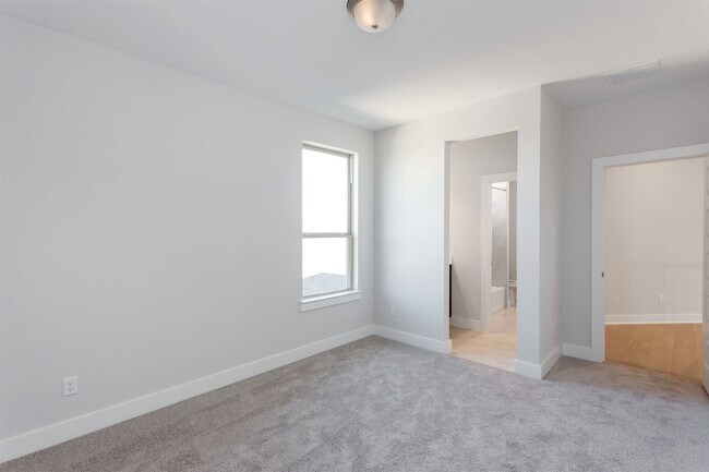 Building Photo - 21311 Blue Wood Aster Ct