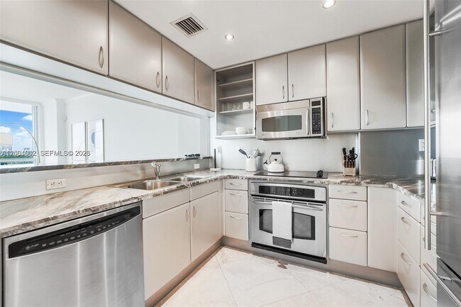 Building Photo - 540 West Ave